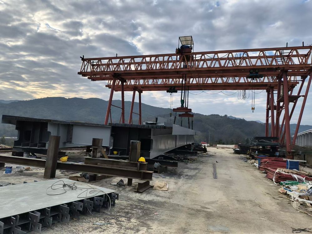 河南路橋起重機租賃、提梁機、龍門吊租賃工程服務